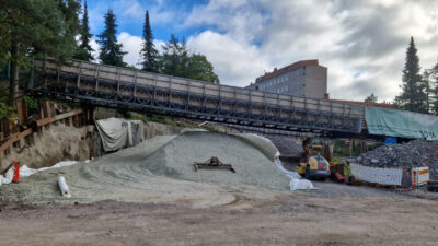 Kevyen liikenteen väliaikainen silta Auroranportin vieressä. Kuva 9 2025.