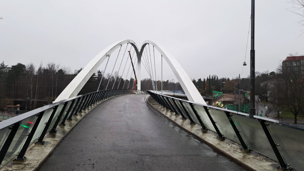 Laakson kentän itäinen kevyen liikenteen reitti on taas käytössä.